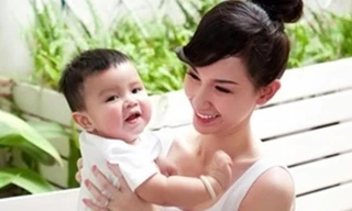 MC Quỳnh Chi và con trai.