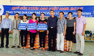 Ủng hộ đồng bào lũ lụt Quảng Ninh 500 thùng sữa