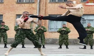 Tại lò võ "Báo Đen", binh sĩ không chỉ học võ thuật Trung Quốc, mà còn được huấn luyện những đòn đánh lợi hại của các môn phái khác. Ảnh: Ukrafoto.