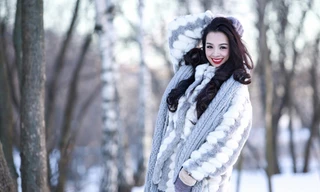 Thúy Hằng chụp hình giữa trời tuyết âm 17 độ