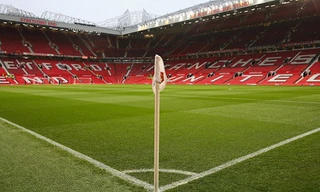 Sân Old Trafford đang bị chuột tấn công.