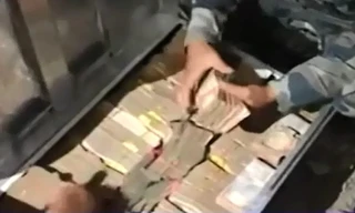 Nepal: Dọn hiện trường động đất phát hiện cả thùng tiền