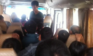 Nhồi nhét khách trên xe 29B-05497