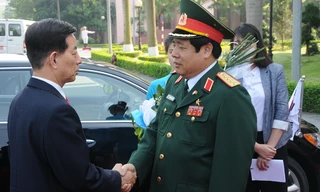 Đại tướng Phùng Quang Thanh và Bộ trưởng Quốc phòng Hàn Quốc Han Min-koo 