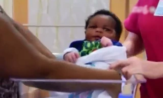 Bà mẹ sinh thường con nặng 6,3 kg