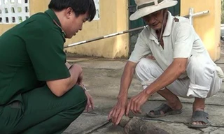 Vật nghi là đầu đạn tên lửa được bảo quản an toàn tại đồn Biên phòng Cửa Đại. Ảnh: Đỗ Phi.