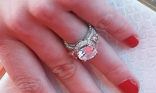 Những chiếc nhẫn đính hôn ấn tượng của “sao”