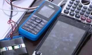 Các thiết bị công nghệ cao đối tượng sử dụng để gian lận thi cử.