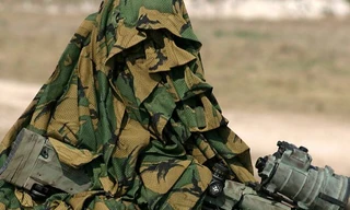 Áo khoác tàng hình giúp lính bắn tỉa qua mặt hệ thống giám sát radar của phiến quân IS.