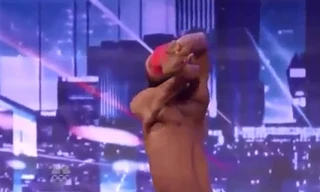 Màn uốn dẻo đỉnh cao ở sân khấu Got Talent Mỹ