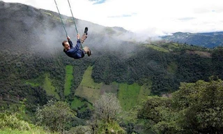 Thót tim với xích đu trên vực thẳm đáng sợ nhất thế giới