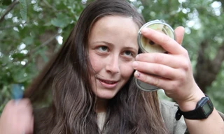 Nữ chiến binh người Kurd làm duyên trên thao trường