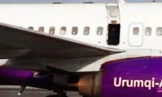 Nhiều chuyến bay bị hoãn do hành khách tự ý mở cửa thoát hiểm máy bay.