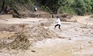 Bản Có dưới chân đèo Pha Đin tan hoang sau mưa lũ