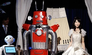 Chú rể Frois và cô dâu Yurikin. Ảnh: Daily Mail.