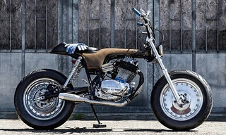 Ý tưởng về một chiếc Honda "Mad Dax" cỡ lớn nảy sinh trong đầu Karl khi anh "lục" được "xác" xe XLS 500 ở bên trong garage cũ của mình.