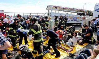 Hàng trăm cảnh sát cứu hộ vụ xe buýt chở sinh viên Việt gặp nạn