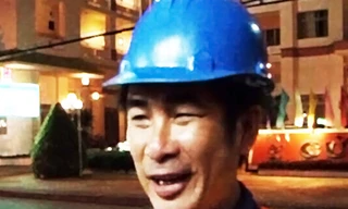 Người công nhân quét rác nghèo có hành động đẹp. Ảnh: A.X.