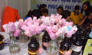 Giới trẻ Sài Gòn thích thú với ngày Hội tái chế chất thải