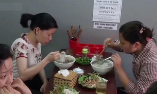  Bún bò 1.000 đồng cho người nghèo ở Hà Nội