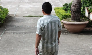 Vẻ bề ngoài của Hồng khiến người ta nghĩ cô là một người đàn ông đúng nghĩa.