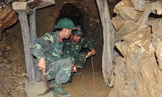 Ngay trong ngày đầu tiên (19/7), 4 địa đạo của "vàng tặc" ở khu vực này đã bị lực lượng chức năng của huyện Tây Trà và tỉnh Quảng Ngãi đánh sập. 
