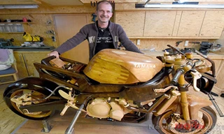 Andre Schlosser và phiên bản bằng gỗ của Yamaha FZR600.