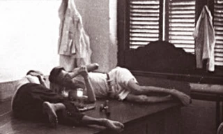 Một tiệm hút thuốc phiện ở Chợ Lớn.