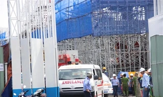 Hiện trường kinh hoàng vụ sập giàn giáo nhà cao tầng ở TPHCM