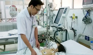 Bé Lê Nguyễn Nguyệt C. vẫn đang được điều trị tại Bệnh viện Nhi Đồng Nai.