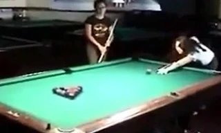 Cú phát bóng bida thần thánh của nữ cơ thủ