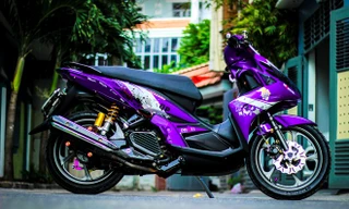 Yamaha Nouvo 5 là dòng xe phổ biến tại Việt Nam. Dưới bàn tay của những người thợ tại Sài Gòn, chiếc xe đã trở nên khác lạ và "không đụng hàng".