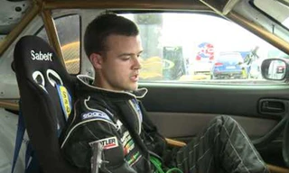 Meet Ostalovski Bartos trong khoang lái chiếc Nissan Skyline GT-T. Ảnh: Youtube.