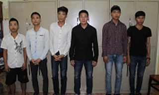 Nhóm đối tượng bảo kê xe khách tại khu vực bến xe Mỹ Đình.