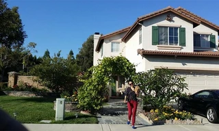 Sau một thời gian dài hoạt động nghệ thuật ở hải ngoại, mới đây, Thu Phương trở lại Việt Nam làm giám khảo chương trình Giọng hát Việt 2015. Trên ghế nóng, cô gây ấn tượng bởi sự hoạt ngôn và chuyên nghiệp.