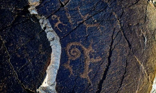 Các bức tranh khắc đá cổ xưa này là minh chứng cho sự chuyển hóa đời sống của người tiền sử từ "ăn lông ở lỗ" sang mô hình sản xuất mới.