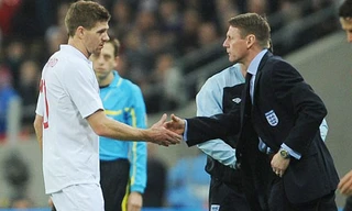 Steven Gerrard không ưa gì Stuart Pearce (ảnh trên) sau khi bị tước băng thủ quân trong toilet.
