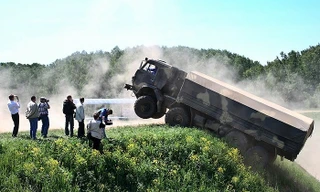 Những bài kiểm tra xe quân sự 'nghẹt thở' của Nga