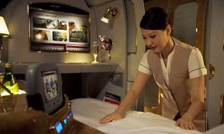 Nội thất dát vàng bên trong khoang máy bay Emirates