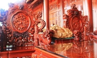 Những bộ bàn ghế độc, lạ ở Việt Nam