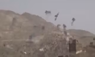 Bom chùm do Mỹ cung cấp rơi xuống Yemen