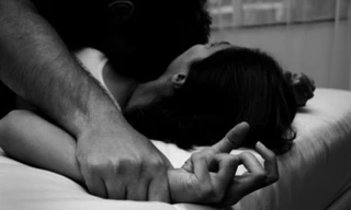 Bị hiếp dâm, cướp tài sản vì đi nhờ xe người lạ