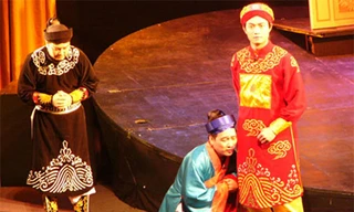 Cảnh trong vở diễn “Đêm của bóng tối”.