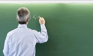 Nam Phi sa thải giáo viên xỏ khuyên vào "của quý" của ba nam sinh