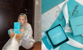 Rosé lại nhận quà từ Tiffany&Co. ngay trước thềm solo, bao giờ mới chịu công bố đại sứ?