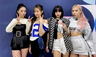 Stylist BLACKPINK bị chê cẩu thả vì cho Jisoo mặc phần áo quá “tả tơi” lên sân khấu