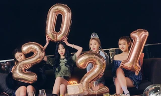 Ảnh mừng năm mới của aespa: Winter đội vương miện như hoa hậu nhưng trang phục lại lạc quẻ