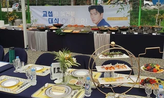 Fan nhà Hyun Bin chơi lớn, mở hẳn đại tiệc sang chảnh chiêu đãi đoàn làm phim