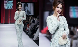 Ngọc Trinh thanh lịch bất ngờ trên sàn diễn thời trang, xinh thật nhưng sao trông lạ quá!