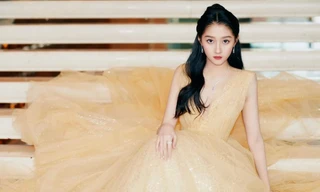 “Công chúa xinh đẹp” Quan Hiểu Đồng gây tranh cãi vì toàn về tay không ở các lễ trao giải